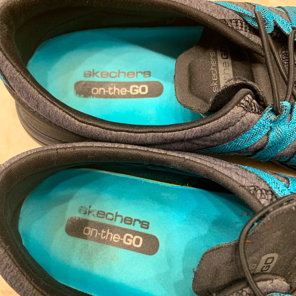 Comfortable turquoise slip on Skechers